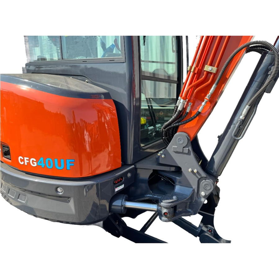 Excavons Titan 3800 UF side swing boom digging close to a wall