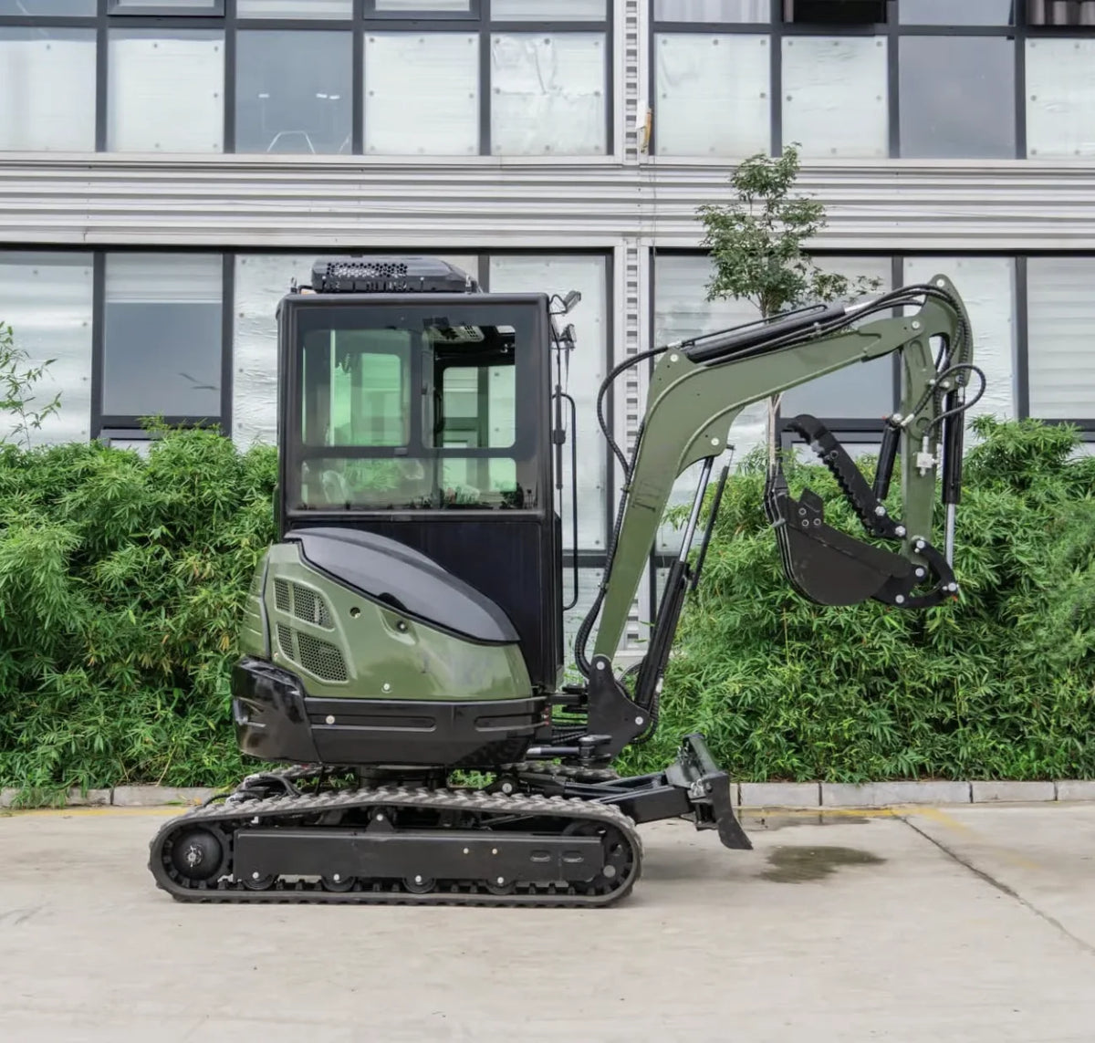 TYPHON TERROR XXV Diesel Mini Excavator 2.7 Ton, 25.1 hp Kubota D1105 Retractable Tracks, AC Cabin